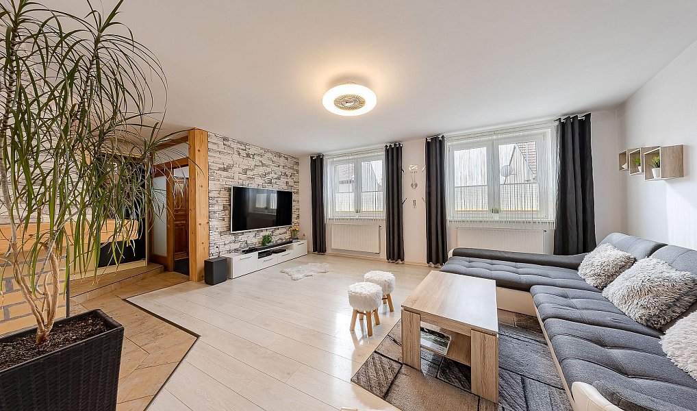 Prodej domu 247 m² s pozemkem 512 m², Uherské Hradiště – náhled fotky 2