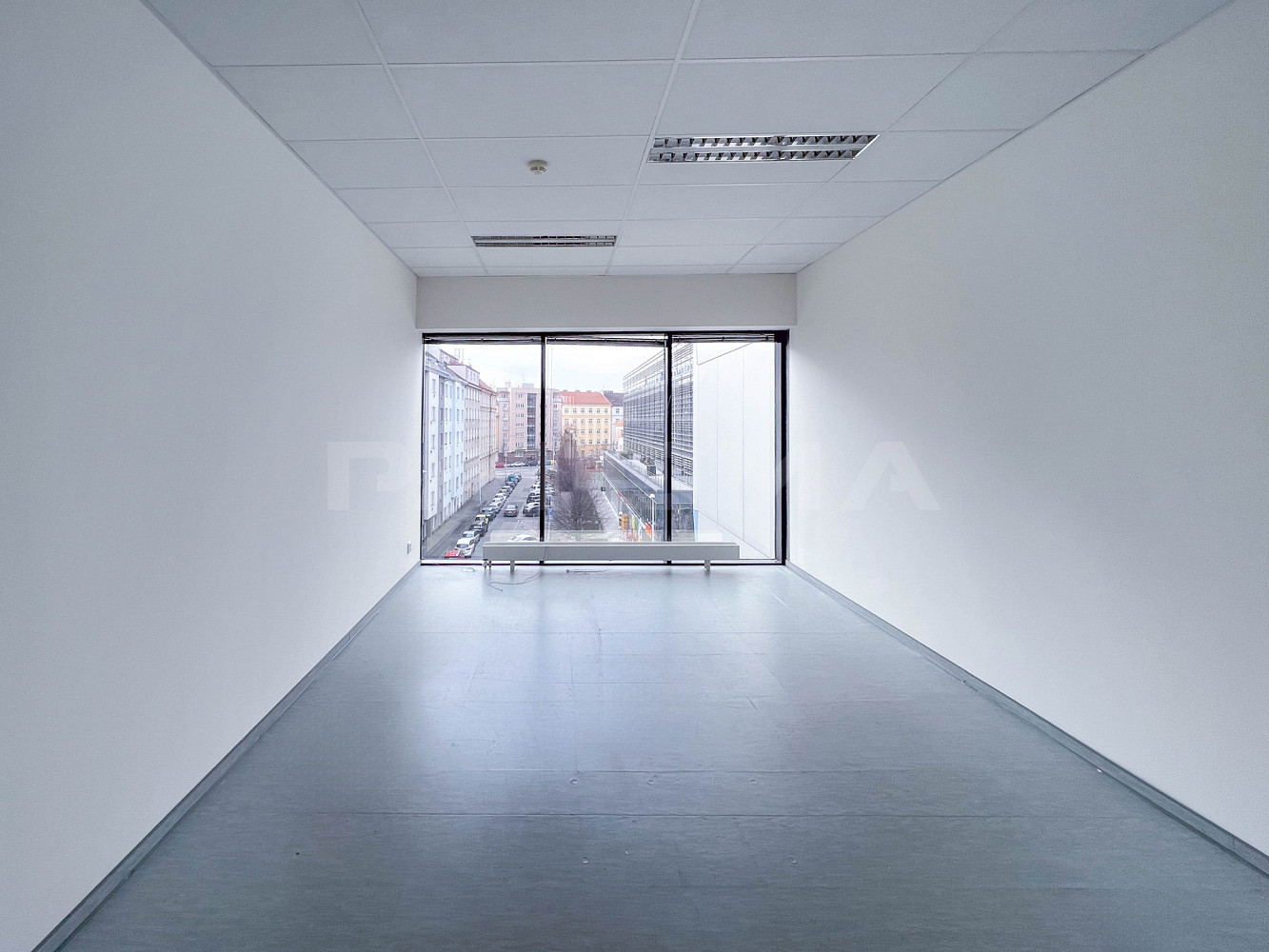 Pronájem kanceláře 385 m² – fotografie 5