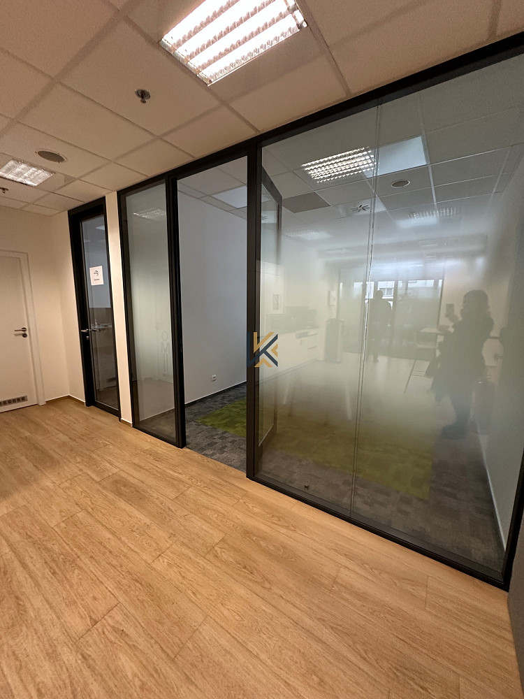 Pronájem kanceláře 234 m² — photo 2