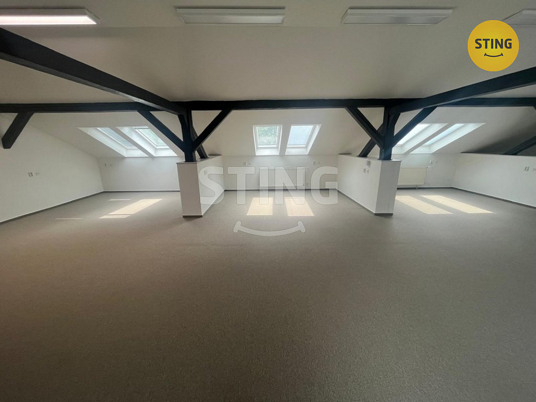 Pronájem kanceláře 280 m² — photo 2