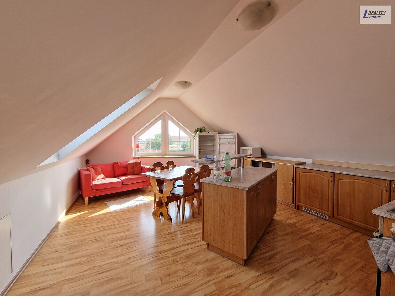 Pronájem bytu 2+1 89 m² – fotografie 4