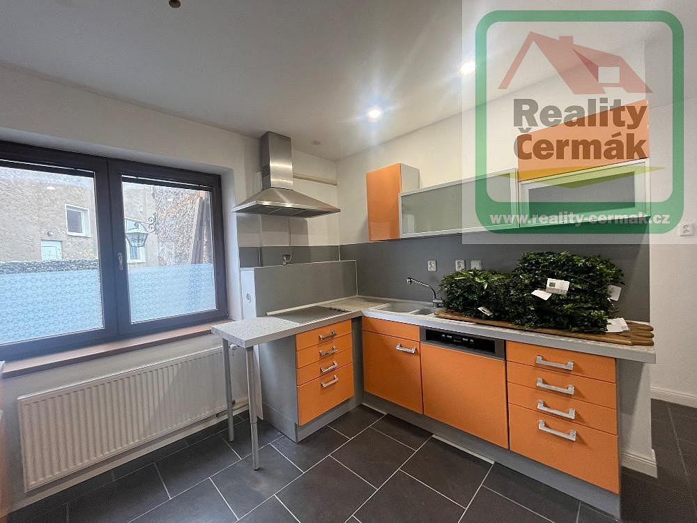 Pronájem domu 220 m² s pozemkem 240 m² – fotografie 3