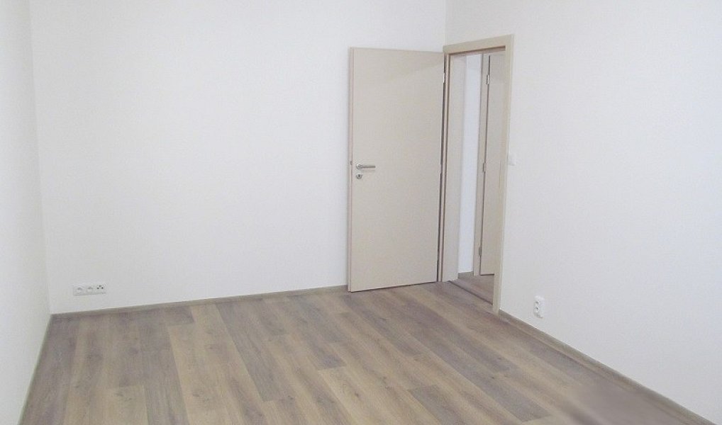 Prodej kanceláře 63 m², Praha – náhled fotky 12