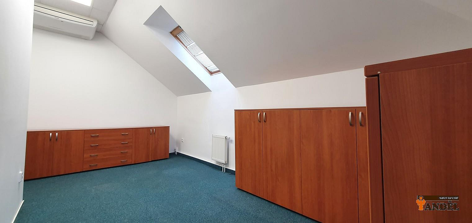 Pronájem kanceláře 12 m² – fotografie 4