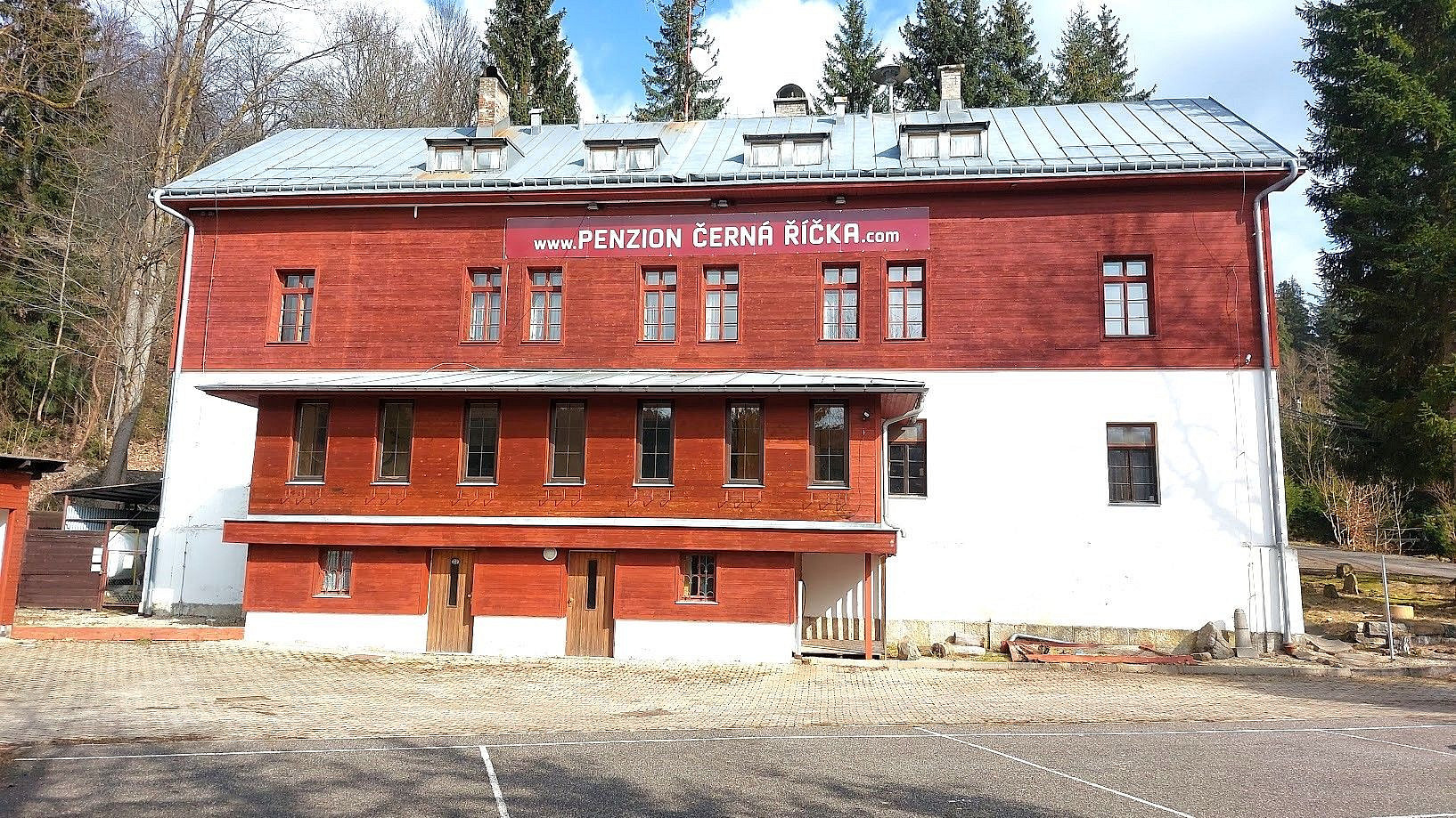 Prodej nájemního domu, činžáku 2 136 m² — photo 2