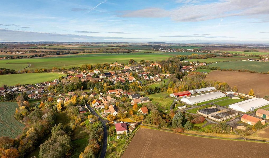 Prodej stavebního pozemku 1 327 m², Bečváry – náhled fotky 11