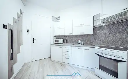 Pronájem bytu 1+1 44 m², Rumunská, Znojmo