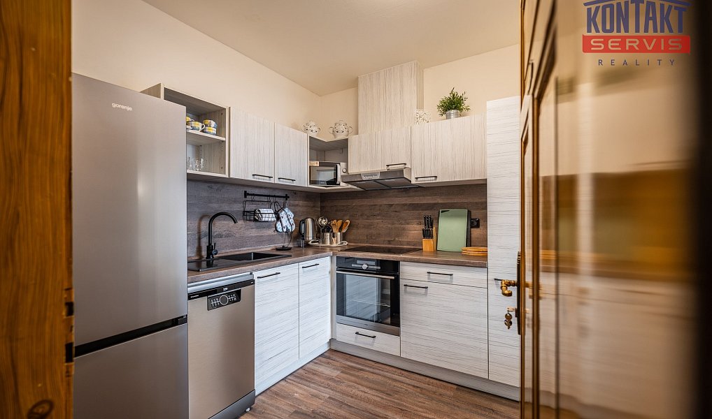 Prodej domu 660 m² s pozemkem 971 m², Stachy – náhled fotky 52