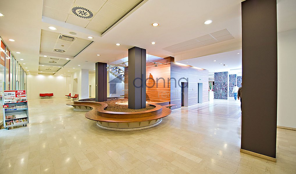 Pronájem kanceláře 530 m², Praha – náhled fotky 4