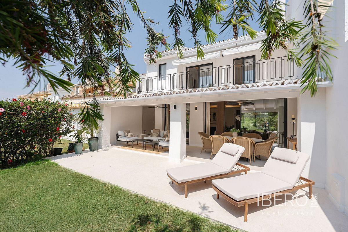 Casa 5+kk – Marbella, Nueva Andalucía - Vista 2