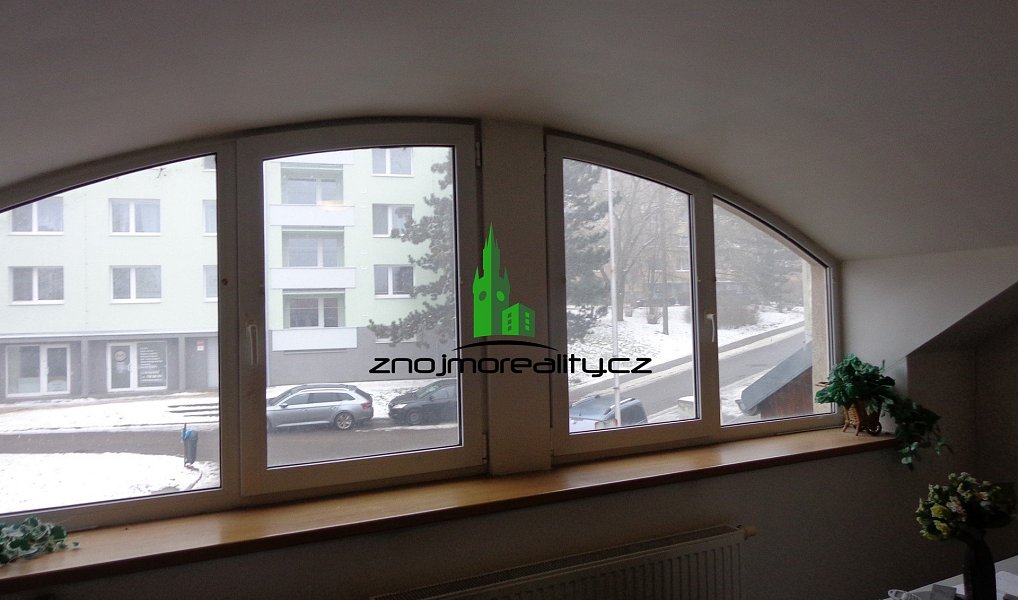 Prodej domu 300 m² s pozemkem 400 m², Znojmo – náhled fotky 2