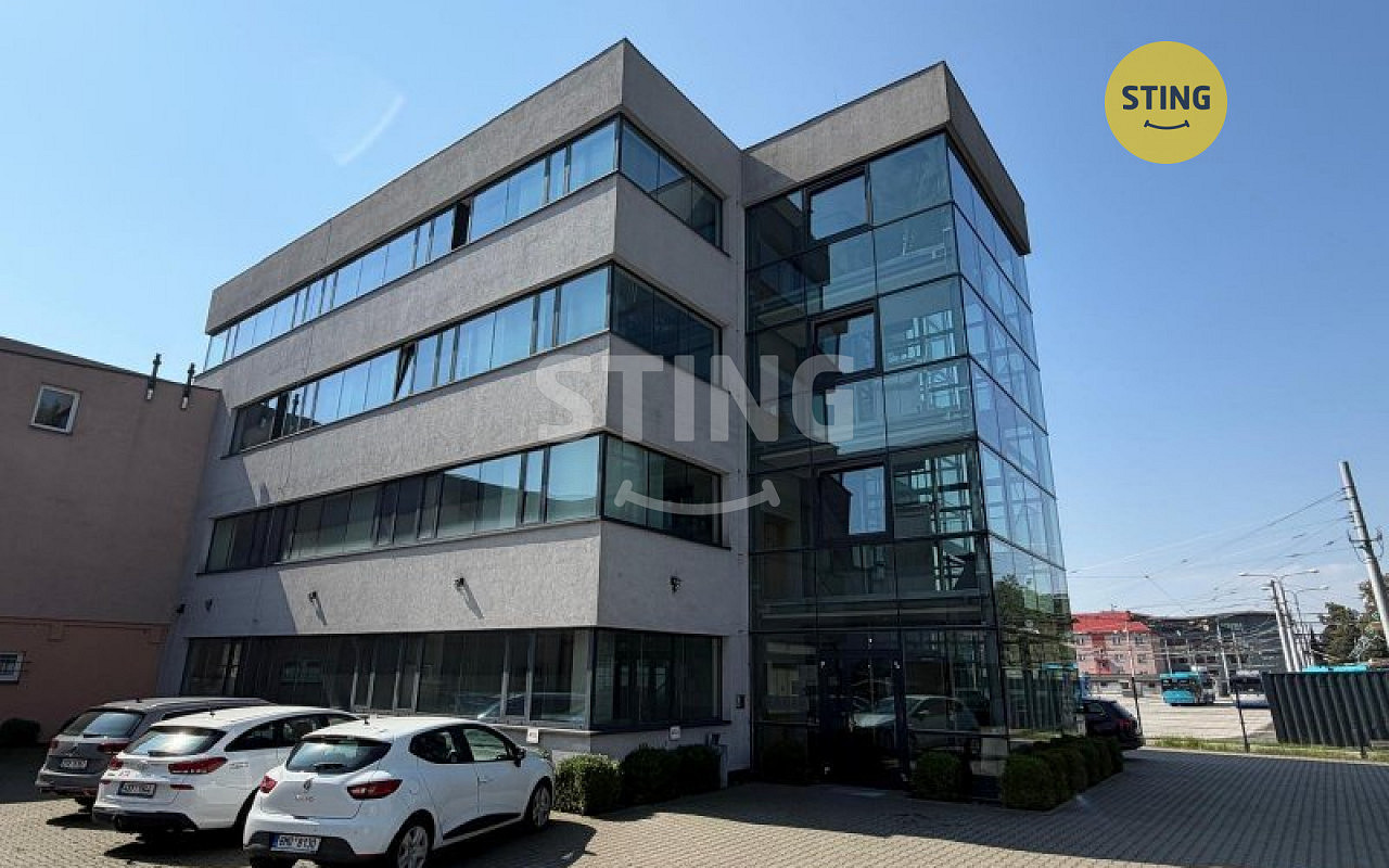 Pronájem kanceláře 195 m²