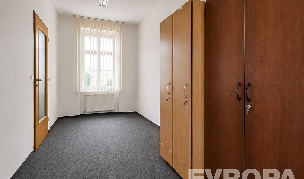 Pronájem kanceláře 67 m², Hradec Králové – náhled fotky 2