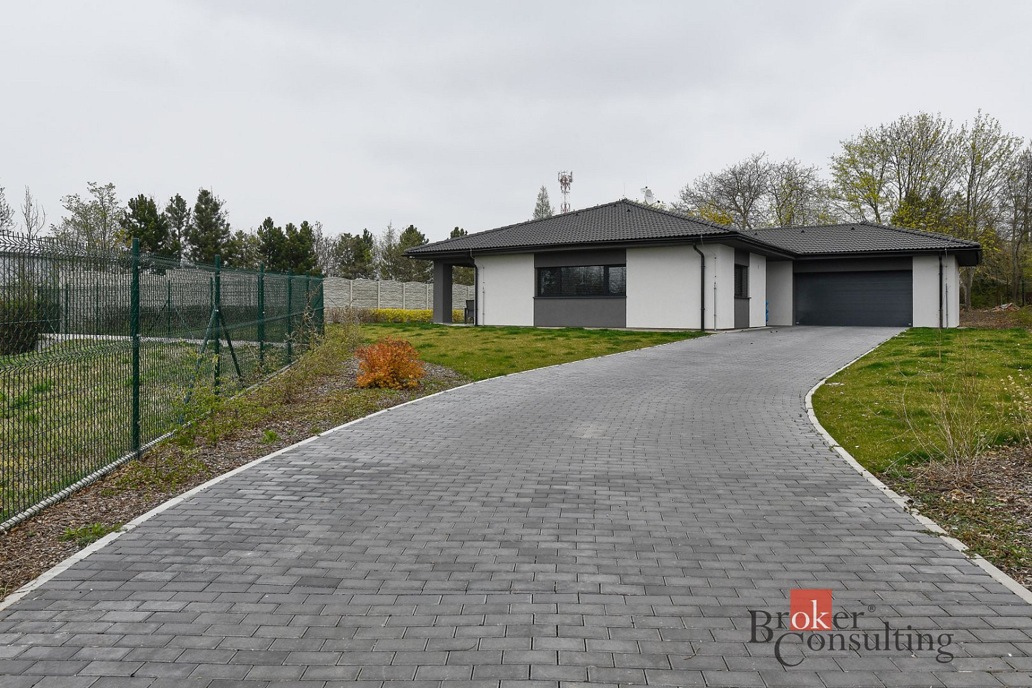 Pronájem domu 180 m² s pozemkem 1 270 m²