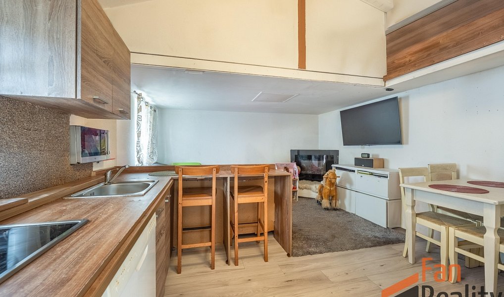 Prodej domu 218 m² s pozemkem 445 m², Hostouň – náhled fotky 3