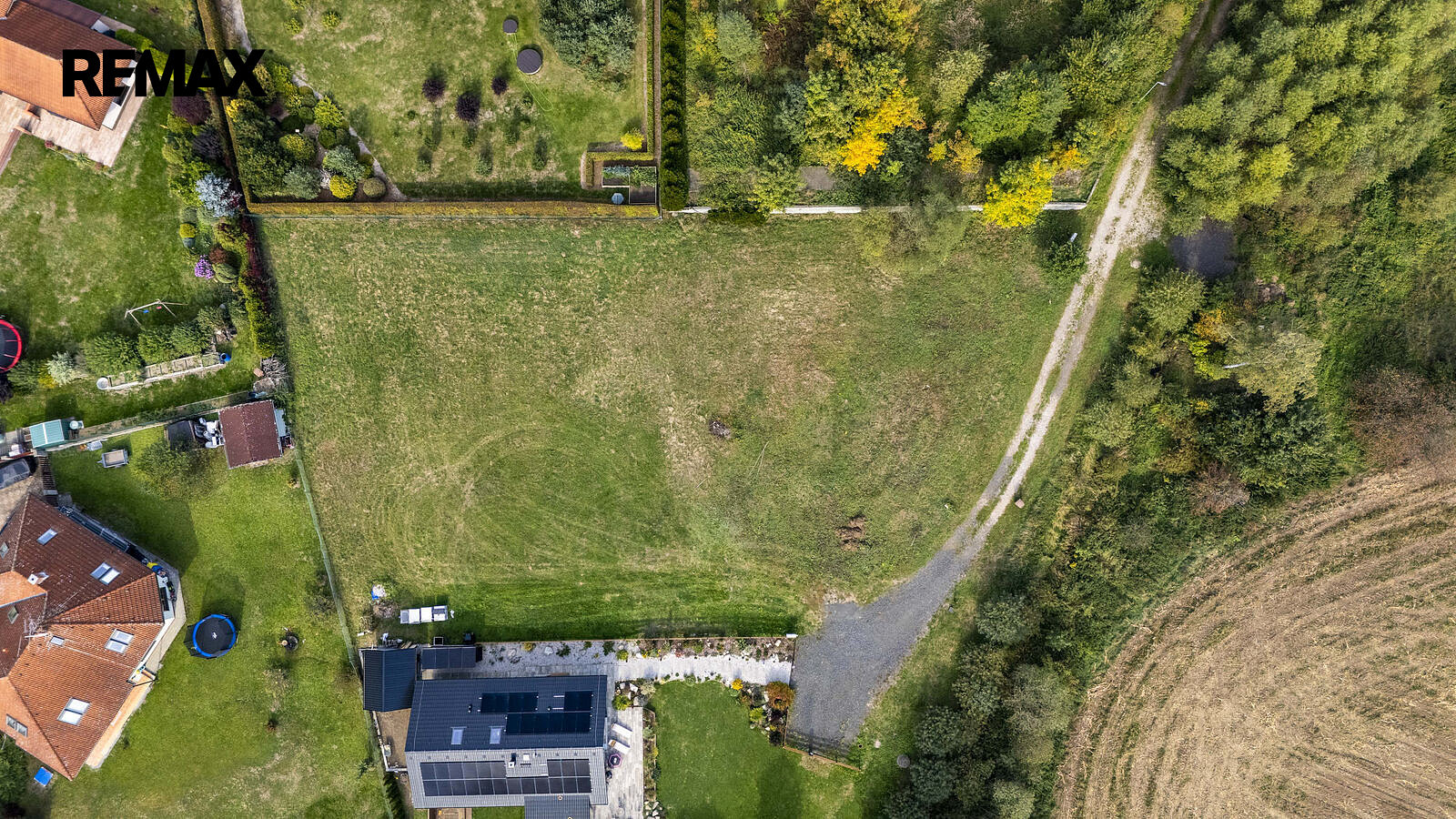 Prodej stavebního pozemku 2 227 m² – fotografie 2