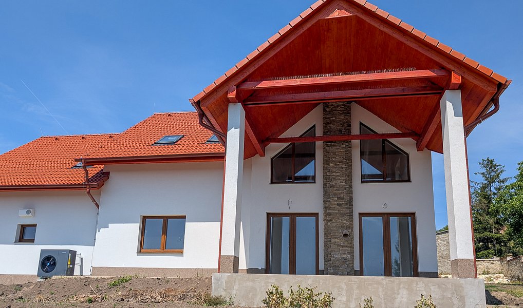 Prodej domu 246 m² s pozemkem 883 m², Peruc – náhled fotky 4