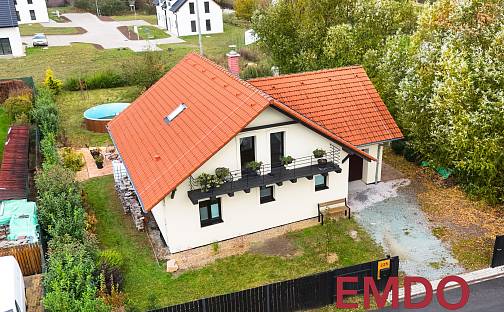 Prodej domu 196 m² s pozemkem 994 m², Librantice, okres Hradec Králové