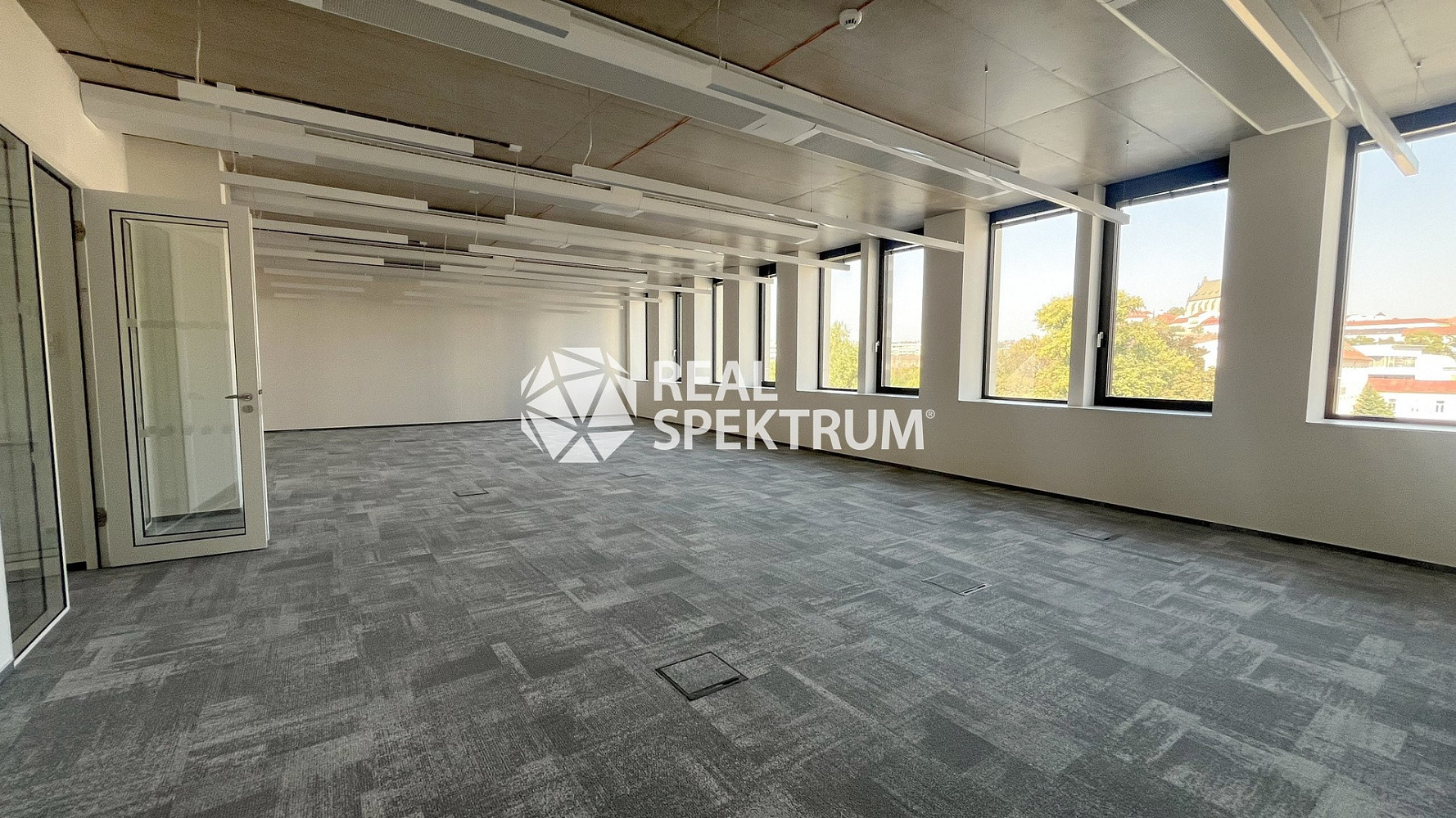 Pronájem kanceláře 426 m² – fotografie 4