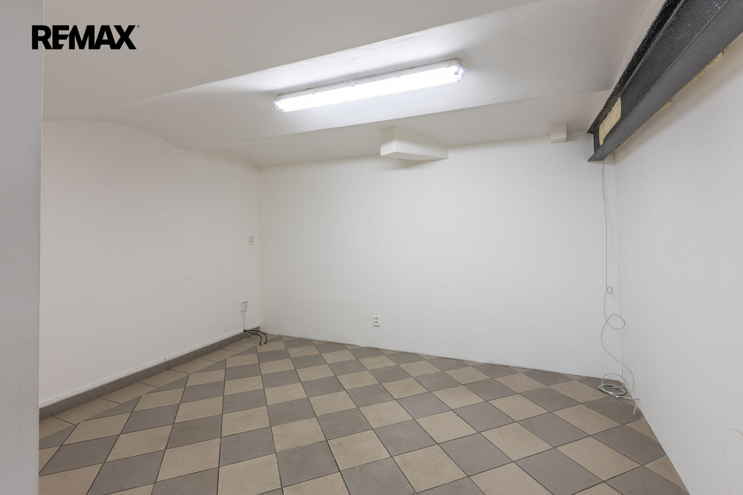 Pronájem komerčního objektu (jiného typu) 70 m² – fotografie 3