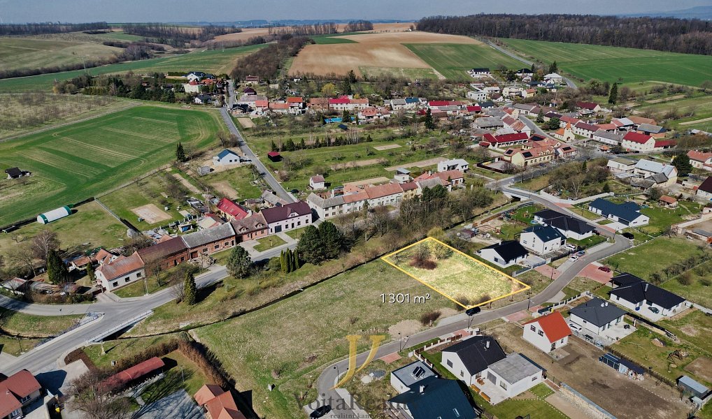 Prodej stavebního pozemku 1 301 m², Hradčany – náhled fotky 5