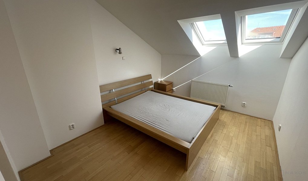 Prodej bytu 3+1 93 m², Praha – náhled fotky 3