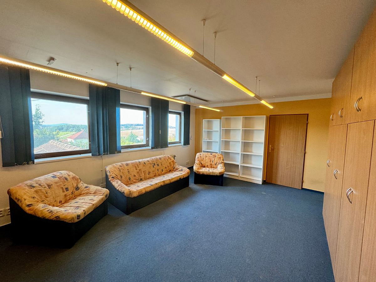 Prodej domu 370 m² s pozemkem 926 m² – fotografie 2