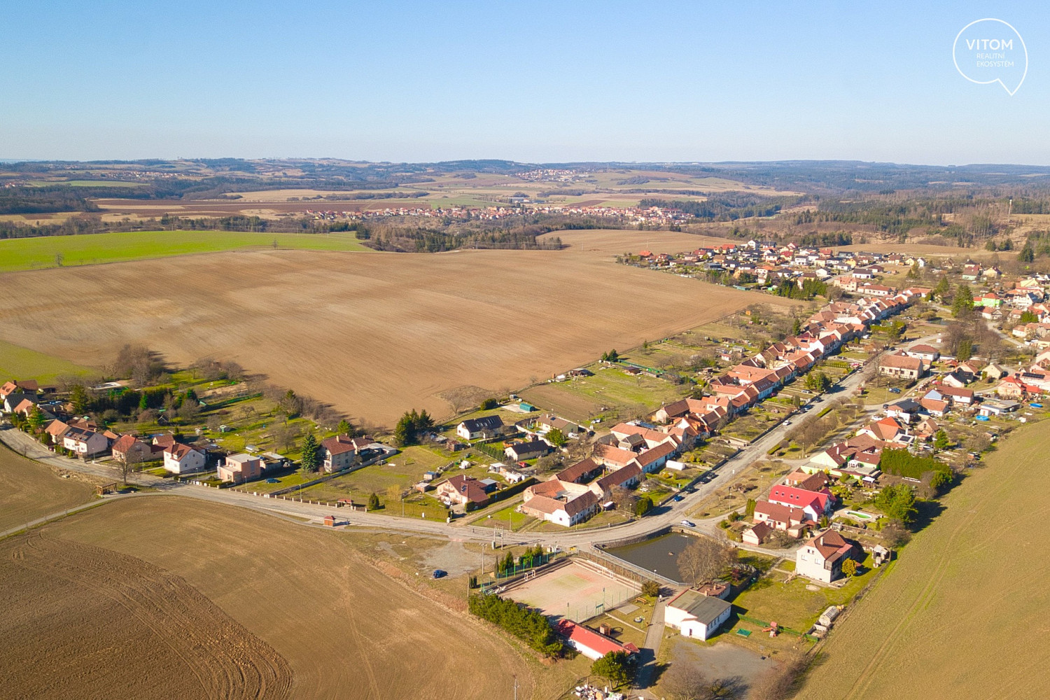 Prodej stavebního pozemku 2 525 m² – další