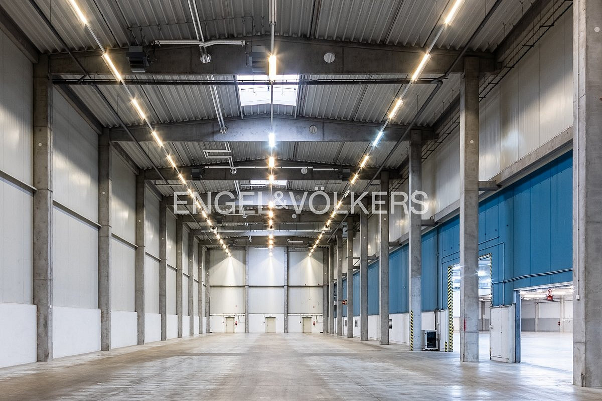 Pronájem skladovacích prostor 4 913 m² – fotografie 4