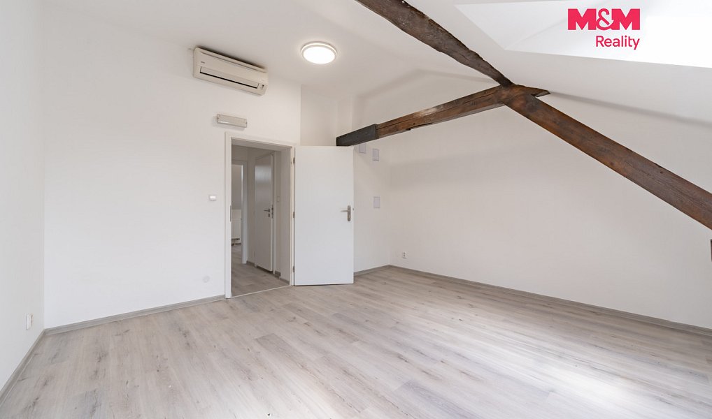 Pronájem bytu 1+kk 50 m², Cheb – náhled fotky 2