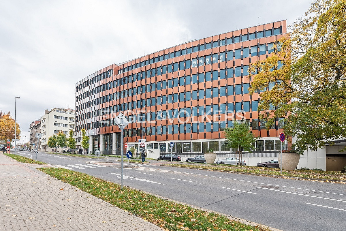 Pronájem kanceláře 208 m²