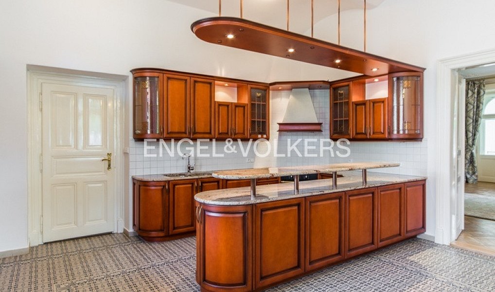 Pronájem domu 827 m² s pozemkem 7 900 m², Praha – náhled fotky 7