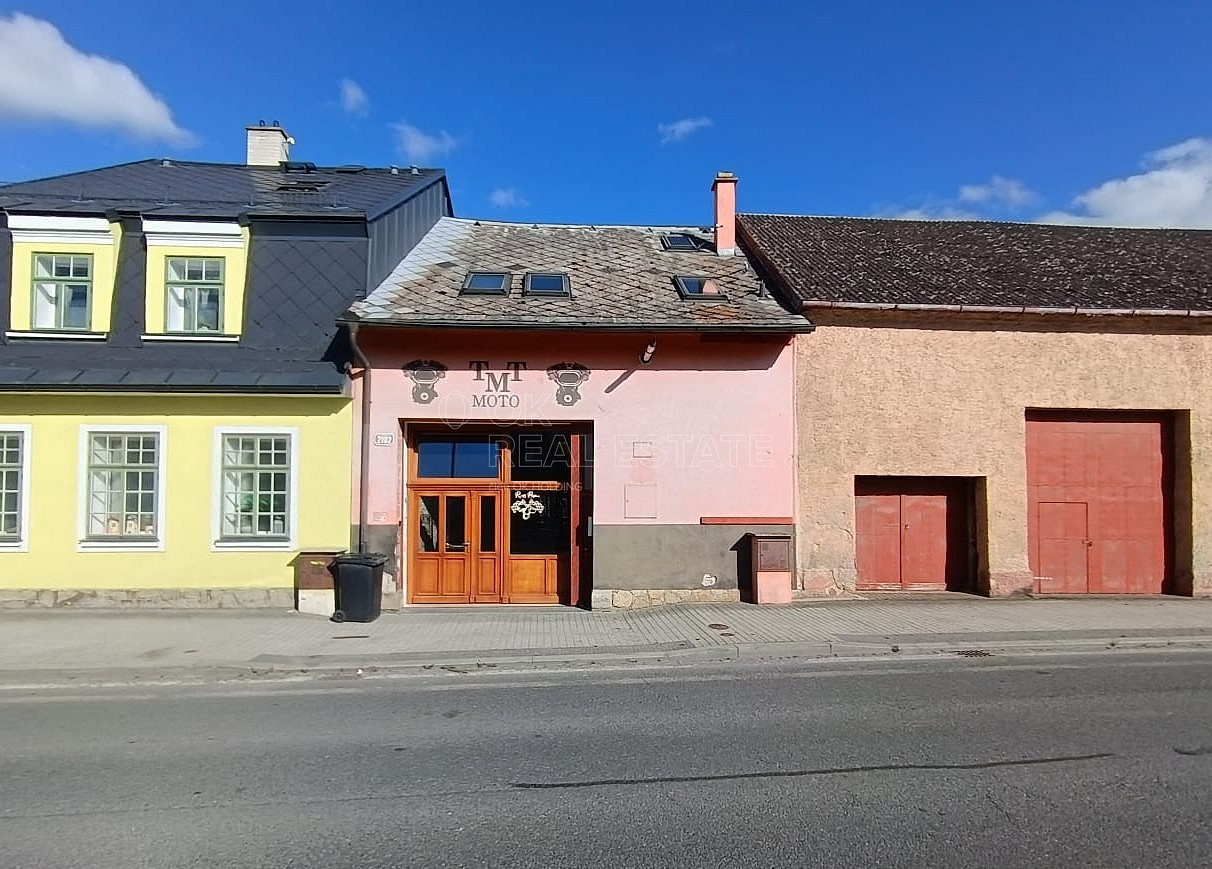 Pronájem domu 180 m² s pozemkem 78 m²