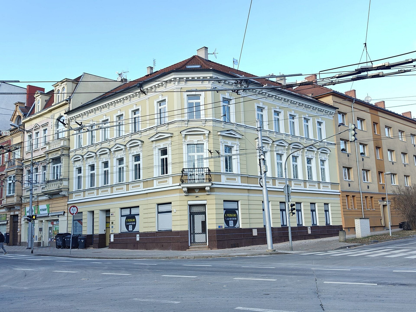 Pronájem obchodních prostor 165 m² – fotografie 2