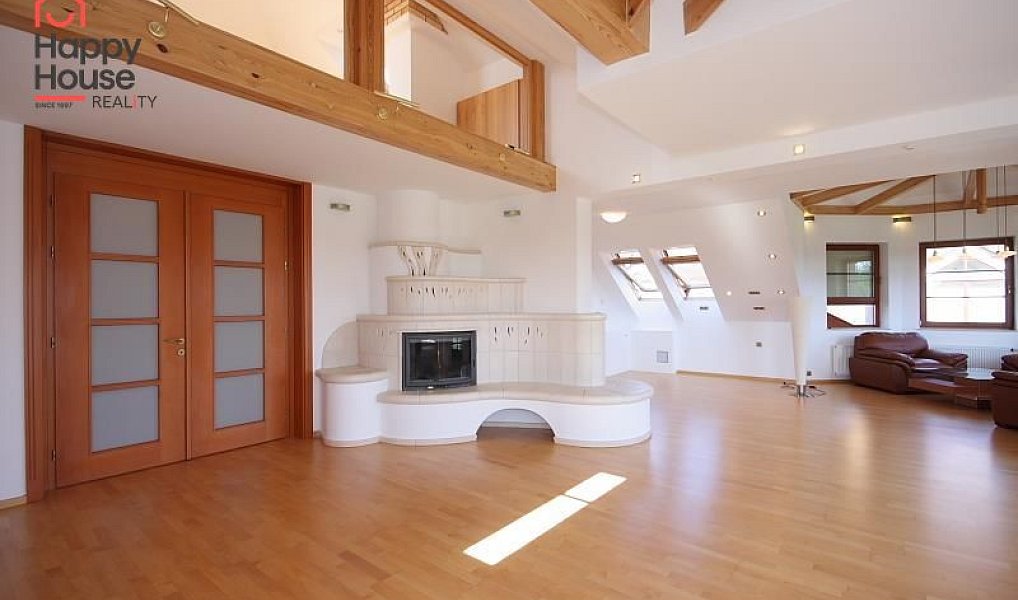 Pronájem domu 310 m² s pozemkem 910 m², Praha – náhled fotky 2