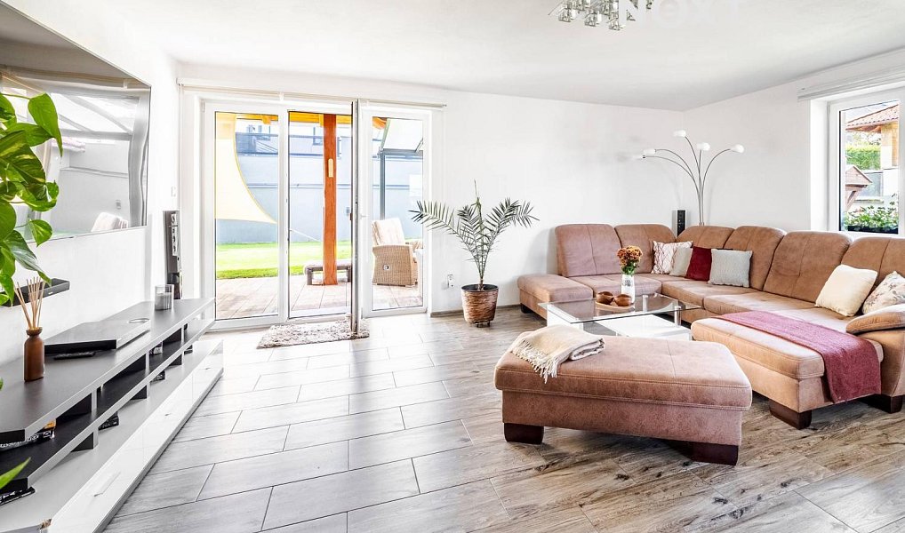 Prodej domu 140 m² s pozemkem 917 m², Kaplice – náhled fotky 2