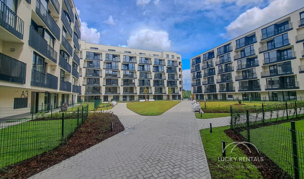 Pronájem bytu 1+kk 30 m², Praha – náhled fotky 24