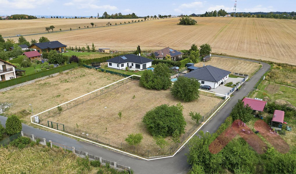 Prodej stavebního pozemku 1 597 m², Sulice – náhled fotky 2