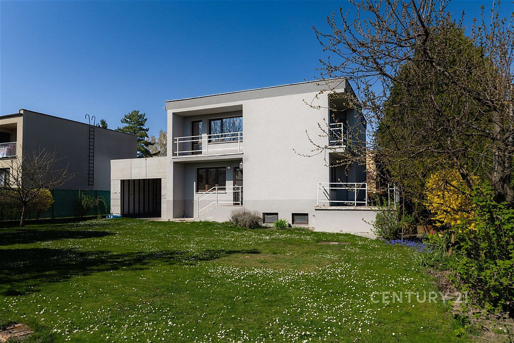 Prodej domu 217 m² s pozemkem 800 m²