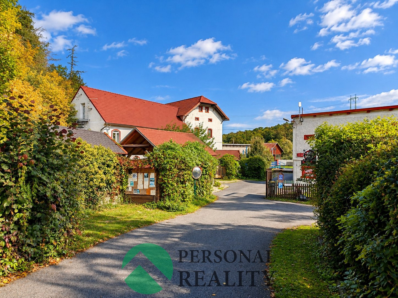Pronájem komerčního objektu (jiného typu) 330 m² – fotografie 3