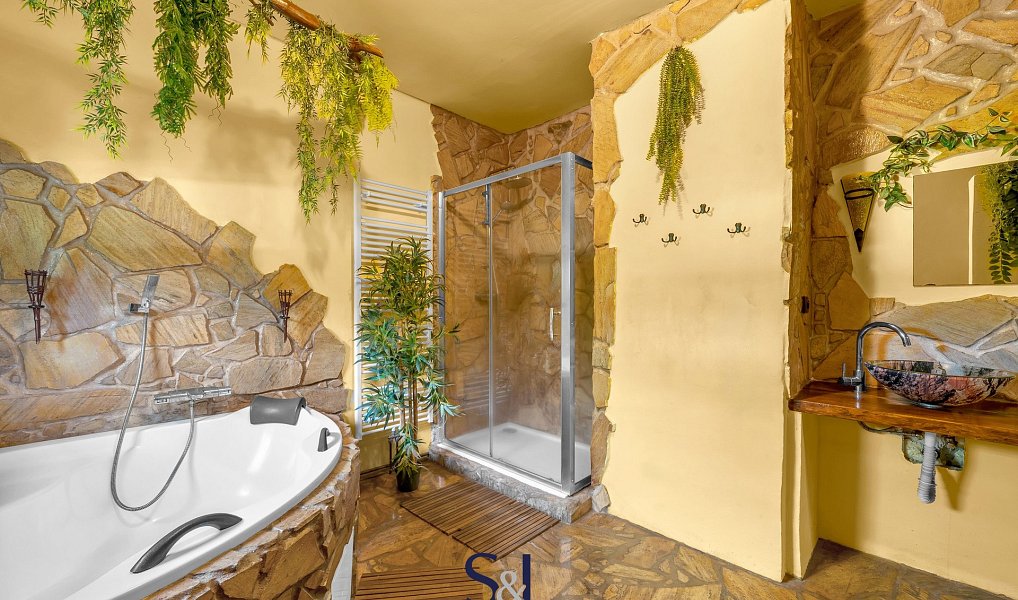 Prodej ubytovacího objektu 470 m², Heřmanice – náhled fotky 14