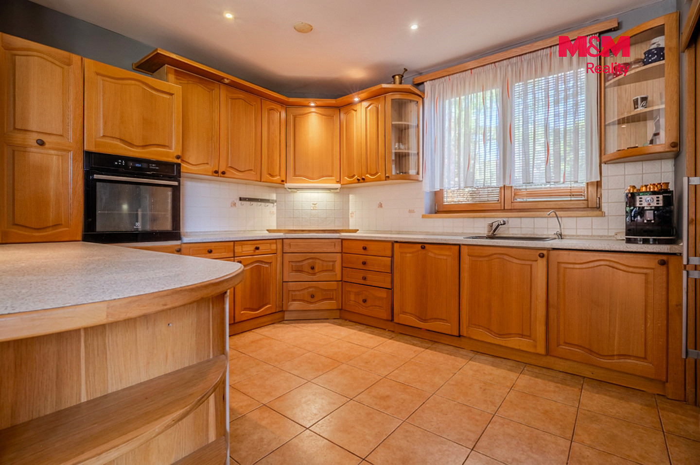 Prodej domu 248 m² s pozemkem 1 765 m² — photo 2