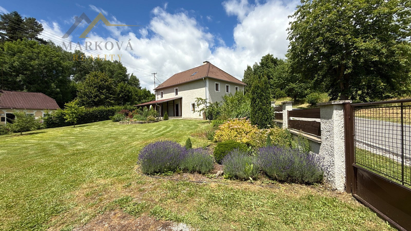 Prodej domu 194 m² s pozemkem 1 228 m²