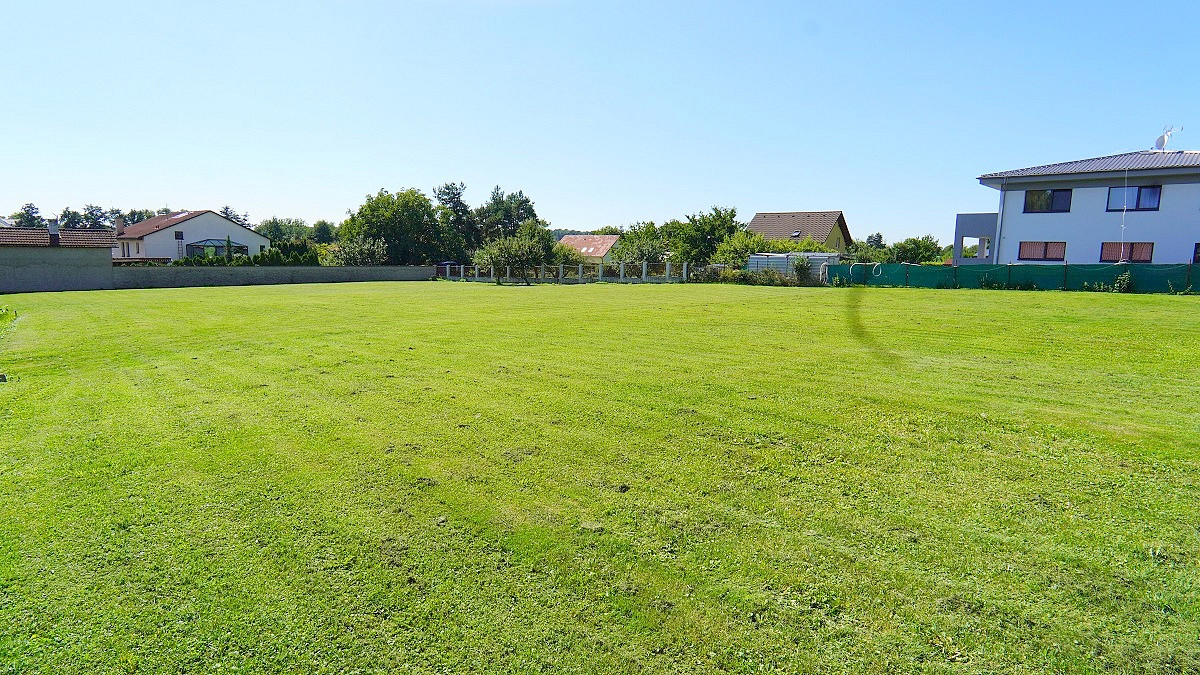 Prodej stavebního pozemku o ploše 2 573 m² v obci Libeň, k.ú. Libeň u Libeře, okres Praha-západ – pohled 2