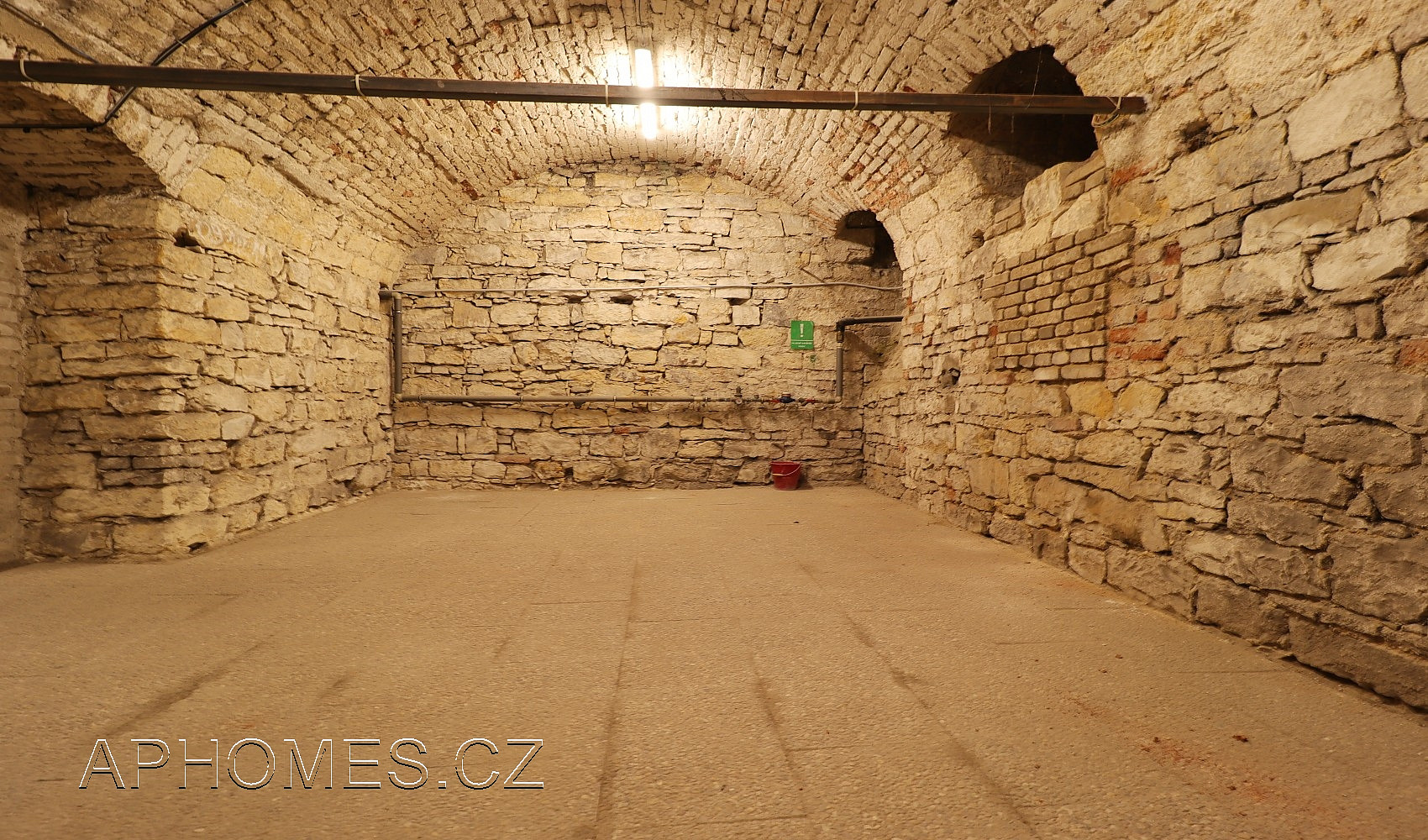 Pronájem skladovacích prostor 61 m²
