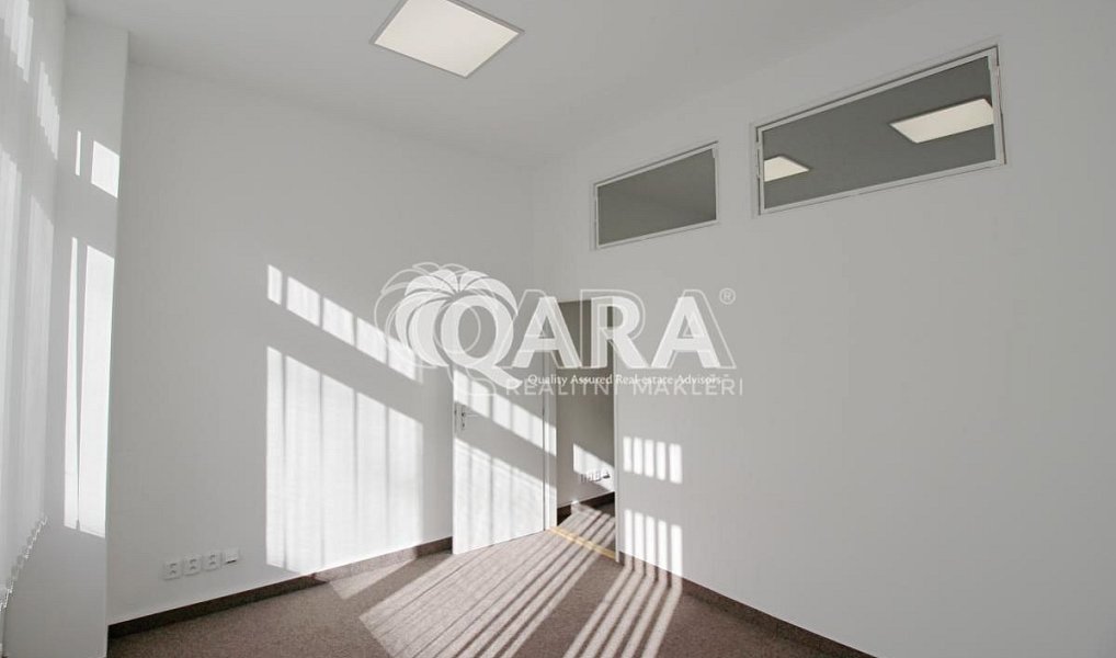 Pronájem kanceláře 27 m², Praha – náhled fotky 2