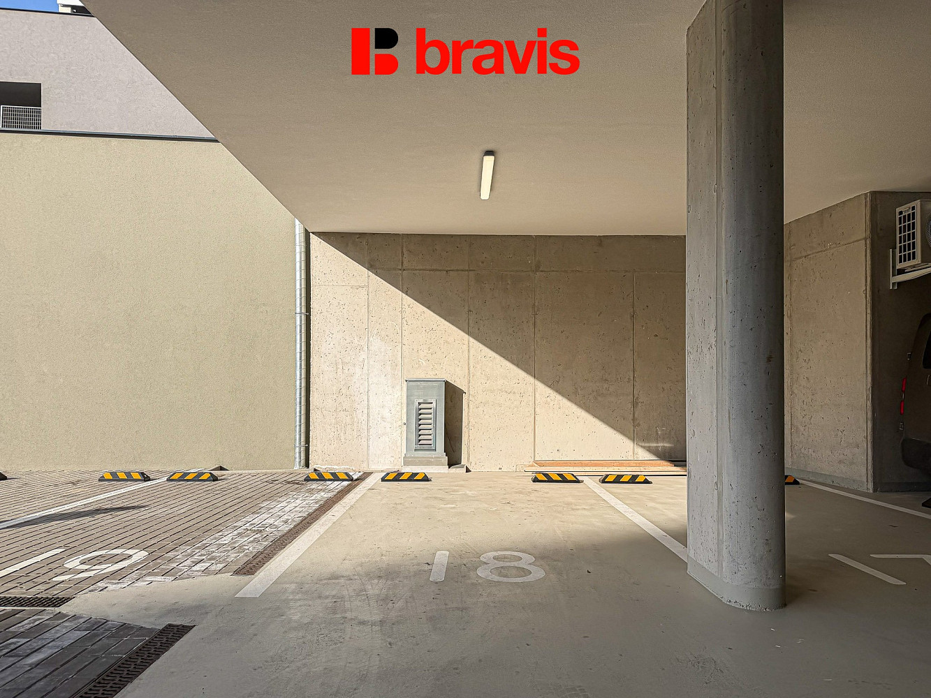 Pronájem parkovacího stání, brno - štýřice, ul. vídeňská, naproti nemocnici milosrdných bratří — photo 2