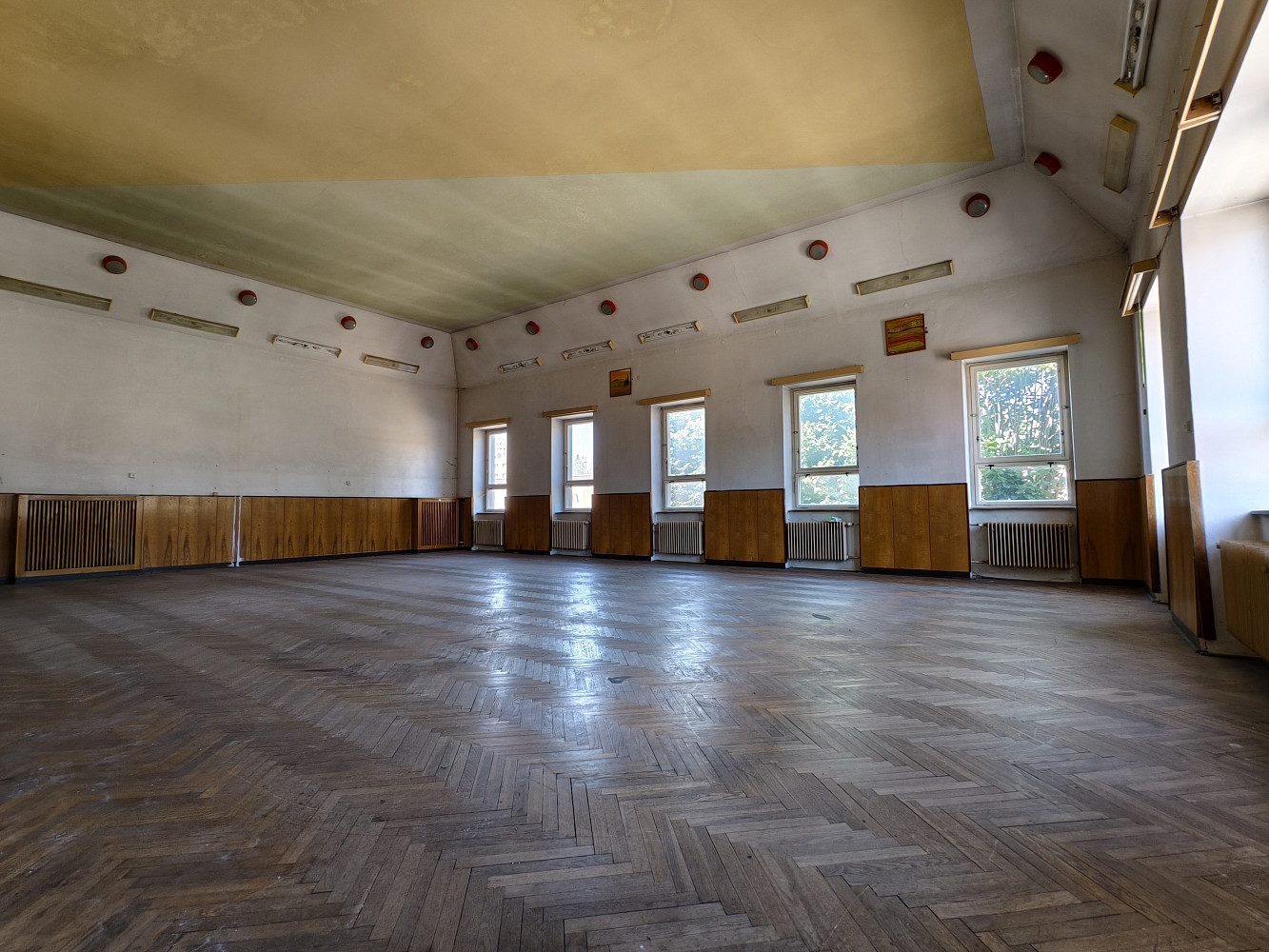 Pronájem komerčního objektu (jiného typu) 120 m²