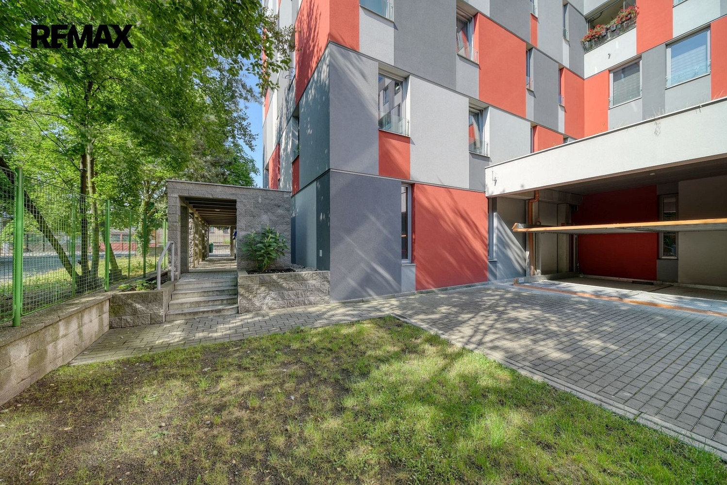 Pronájem parkovacího stání v bytovém domě planets kolín, roháčova ulice — photo 5