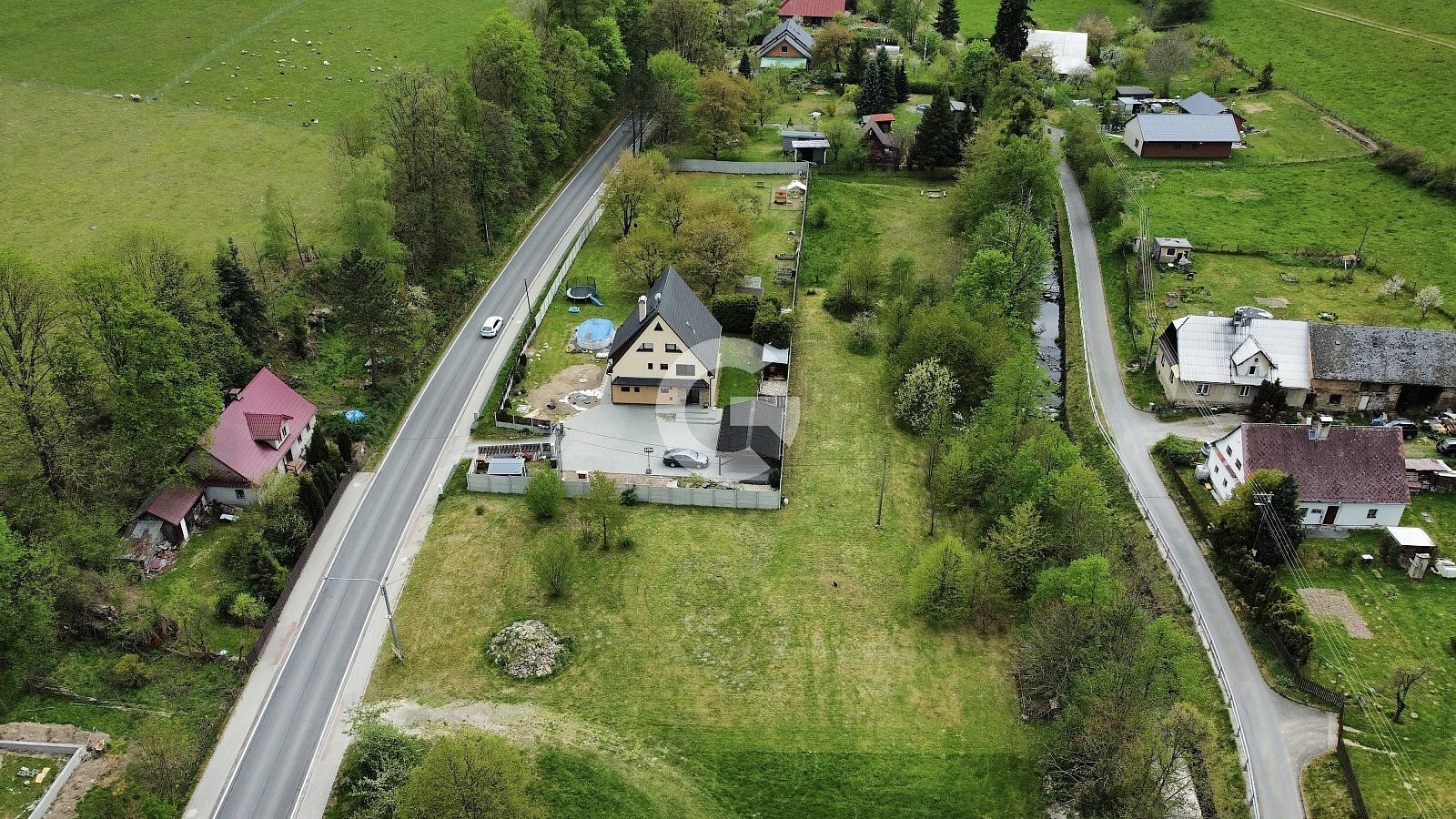 Prodej stavebního pozemku 2 552 m² – fotografie 2